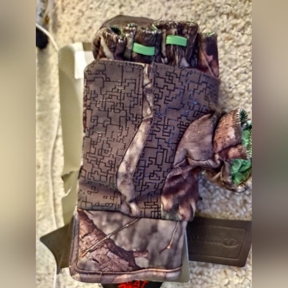Mossy Oak NEW, Youth L/XL, non-slip Palm, pull tabs for quick removal.  BO - Picture 2 of 8
